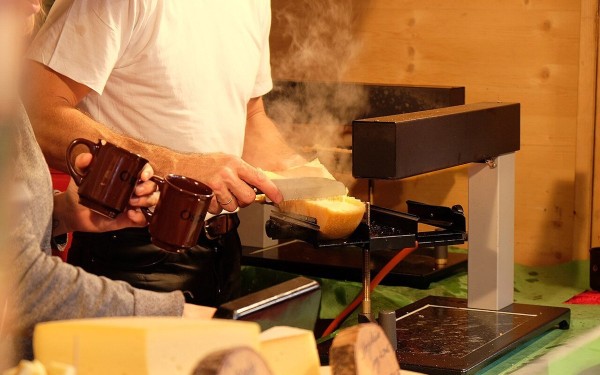 Kaasfondue of raclette